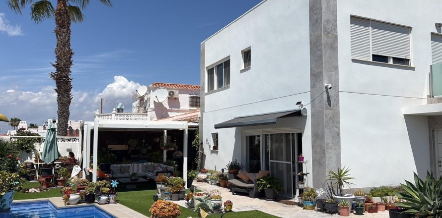 Villa i Torrevieja, Alicante, Spanien 2 sovrum, 130 kvm. Nr. 189871