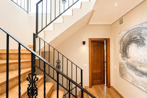 Huvila myytävänä Dehesa De Campoamor, Alicante, Espanja, 4 makuuhuonetta, 431 m2 No. 189874 - kuva 17