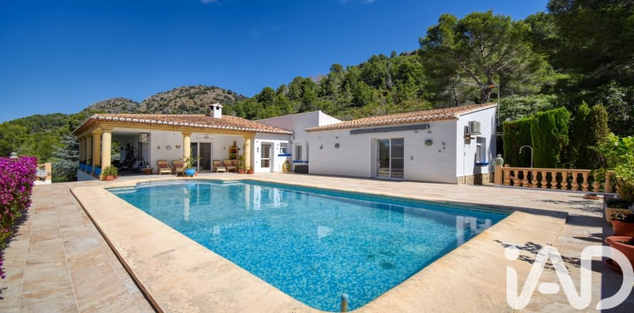 House à Pedreguer, Alicante, Espagne 4 chambres, 557 m2 No. 172331
