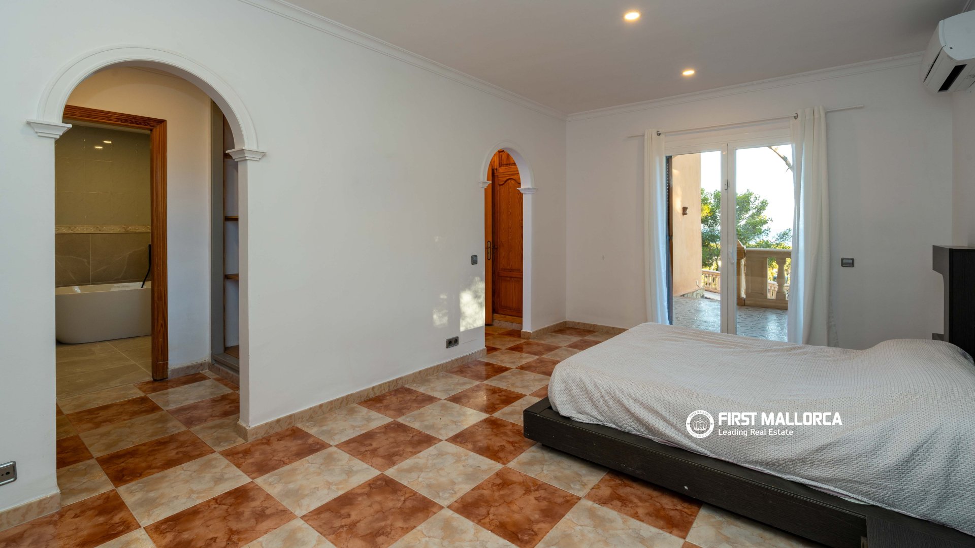 Villa en Mallorca, España 5 dormitorios, 334 m2 No. 183523