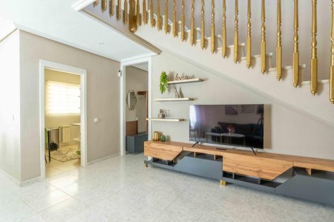 Villa for sale Punta Prima, Alicante, Spain 3 bedrooms, 182 sq.m. No. 139347 - photo 8