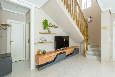 Villa for sale Punta Prima, Alicante, Spain 3 bedrooms, 182 sq.m. No. 139347 - photo 9