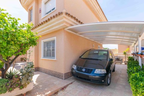 Villa for sale Punta Prima, Alicante, Spain 3 bedrooms, 182 sq.m. No. 139347 - photo 1