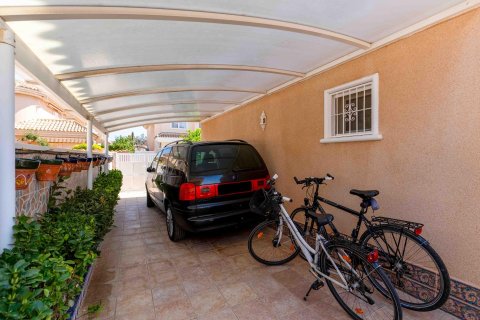 Villa for sale Punta Prima, Alicante, Spain 3 bedrooms, 182 sq.m. No. 139347 - photo 3