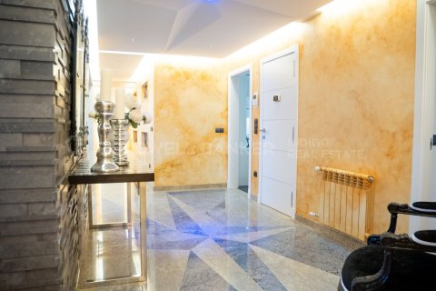 Apartment for sale in Vigo, Pontevedra, Spain 5 bedrooms, 332 sq.m. No. 156874 - photo 13
