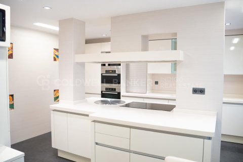 Apartment for sale in Vigo, Pontevedra, Spain 5 bedrooms, 332 sq.m. No. 156874 - photo 18