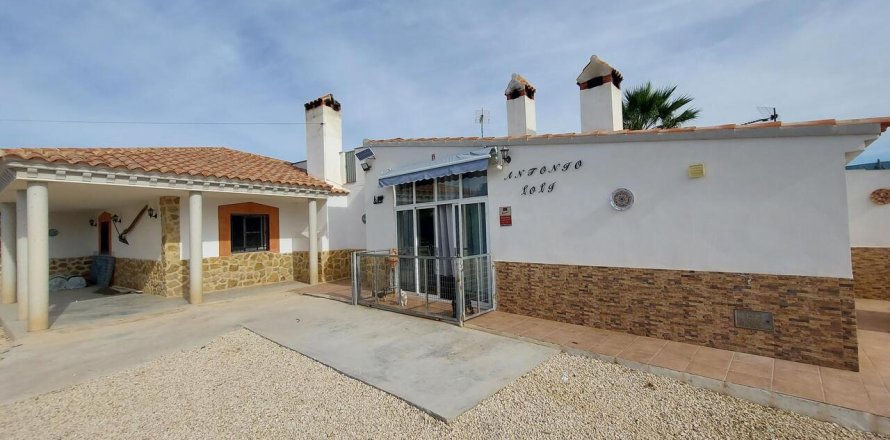 Finca i Calasparra, Murcia, Spanien 3 sovrum, 250 kvm. Nr. 163139