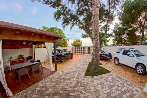 Продажа виллы в Пунта Прима, Аликанте, Испания 4 спальни, 144м2 №180593 - фото 3