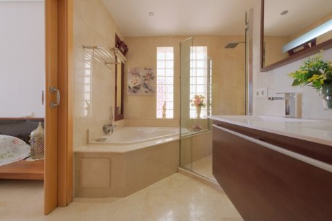 Villa for sale Callosa D'en Sarria, Alicante, Spain 6 bedrooms,  No. 116369 - photo 23