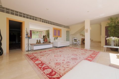 Villa for sale Callosa D'en Sarria, Alicante, Spain 6 bedrooms,  No. 116369 - photo 11
