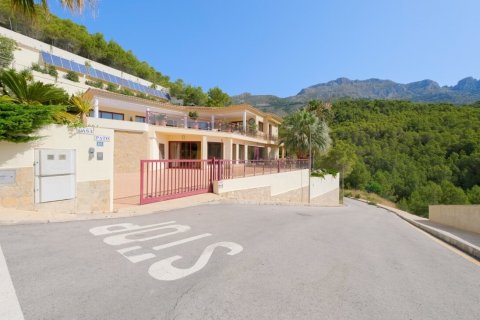 Villa for sale Callosa D'en Sarria, Alicante, Spain 6 bedrooms,  No. 116369 - photo 2