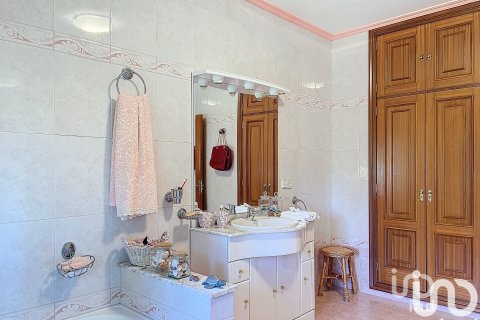 Продажа дома в Понтеведра, Испания 4 спальни, 7100м2 №153937 - фото 22