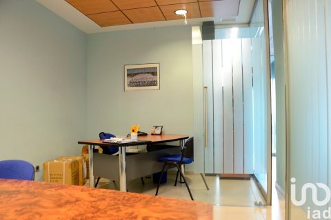 Commercial property for sale in Chiclana de la Frontera, Cadiz, Spain 200 sq.m. No. 153934 - photo 13