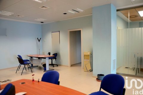 Commercial property for sale in Chiclana de la Frontera, Cadiz, Spain 200 sq.m. No. 153934 - photo 14