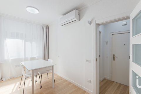 Apartment à vendre à Barcelona, Espagne, 4 chambres, 89 m2 No. 153936 - photo 4