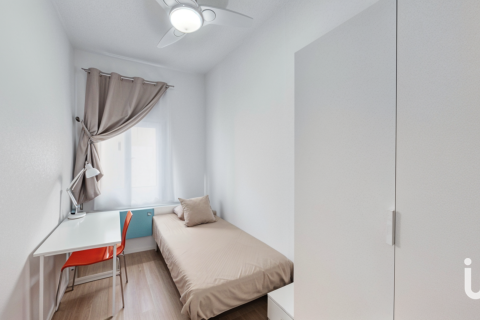 Apartment à vendre à Barcelona, Espagne, 4 chambres, 89 m2 No. 153936 - photo 9