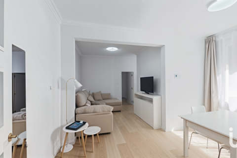 Apartment à Barcelona, Espagne 4 chambres, 89 m2 No. 153936