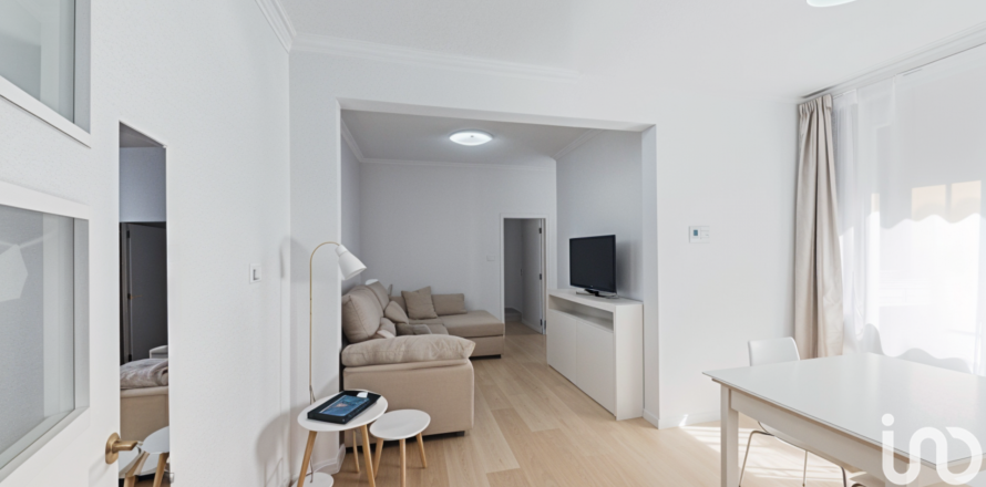 Apartment à Barcelona, Espagne 4 chambres, 89 m2 No. 153936