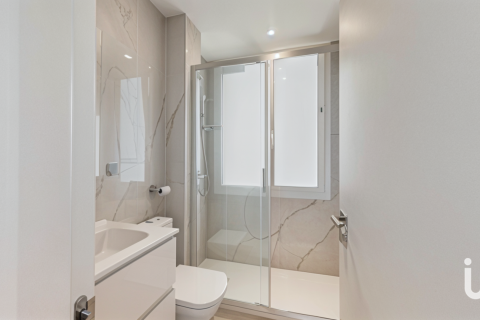 Apartment à vendre à Barcelona, Espagne, 4 chambres, 89 m2 No. 153936 - photo 13