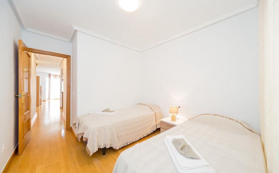 Apartment à Torrevieja, Alicante, Espagne 2 chambres, 74 m2 No. 183074