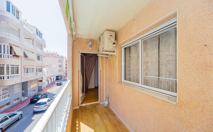 Apartment à Torrevieja, Alicante, Espagne 2 chambres, 74 m2 No. 183074
