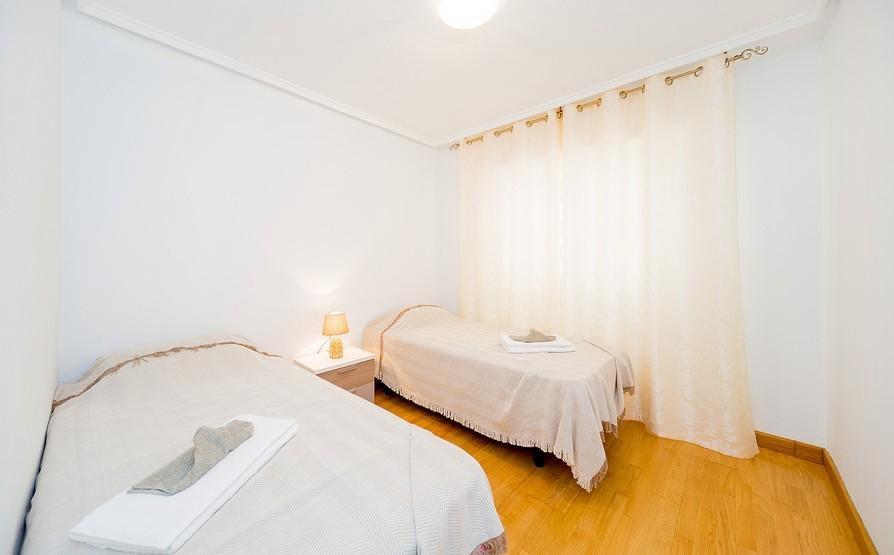Apartment à Torrevieja, Alicante, Espagne 2 chambres, 74 m2 No. 183074