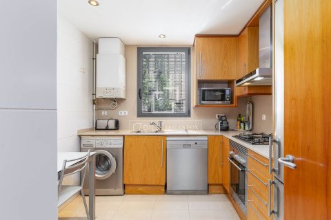 Apartment for sale in Barcelona, Spain 2 bedrooms, 105 sq.m. No. 192653 - photo 17