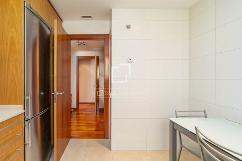 Apartment for sale in Barcelona, Spain 2 bedrooms, 105 sq.m. No. 192653 - photo 16