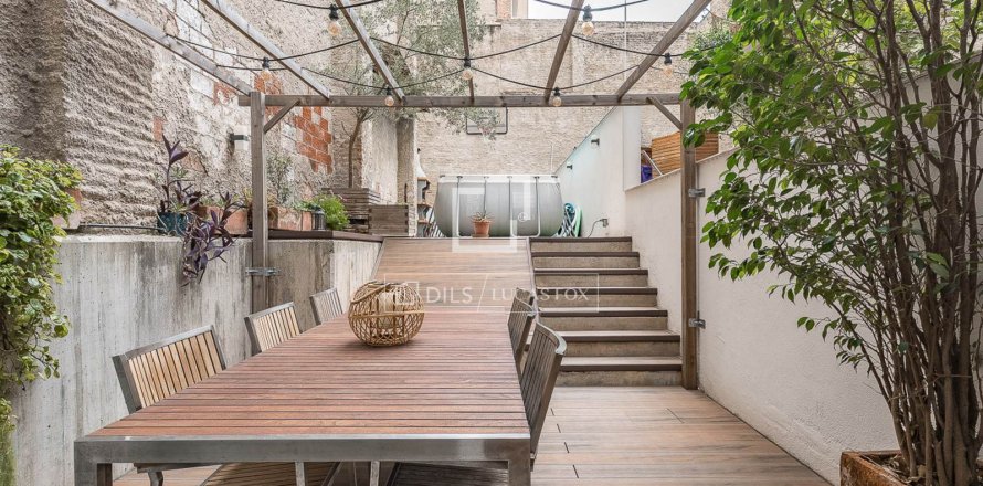 Villa in Barcelona, Spanien 3 Schlafzimmer, 136 m2 Nr. 192654