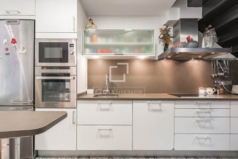 Villa zum Verkauf in Barcelona, Spanien 3 Schlafzimmer, 136 m2 Nr. 192654 - Foto 12