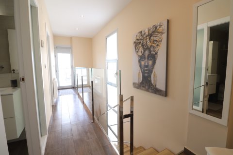 Продажа таухауса в Дайя Вьеха, Аликанте, Испания 3 спальни, 133м2 №143800 - фото 19