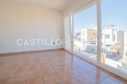 Villa for sale in Villamartin, Alicante, Spain 4 bedrooms, 195 sq.m. No. 143802 - photo 18