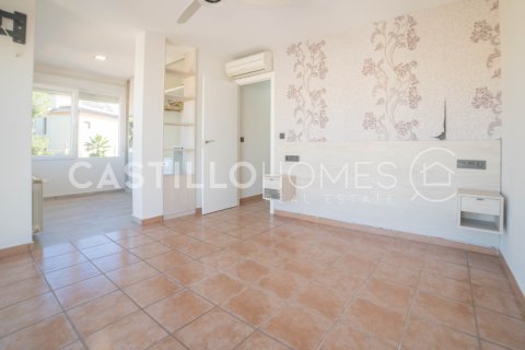 Villa for sale in Villamartin, Alicante, Spain 4 bedrooms, 195 sq.m. No. 143802 - photo 15