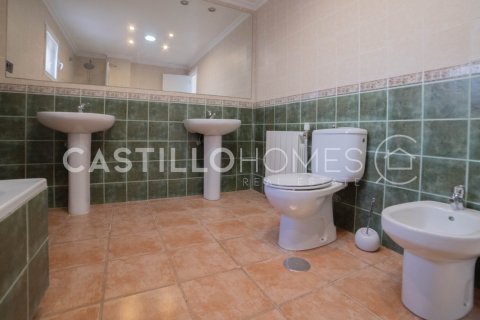 Villa for sale in Villamartin, Alicante, Spain 4 bedrooms, 195 sq.m. No. 143802 - photo 24