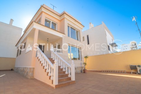 Villa for sale in Villamartin, Alicante, Spain 4 bedrooms, 195 sq.m. No. 143802 - photo 1