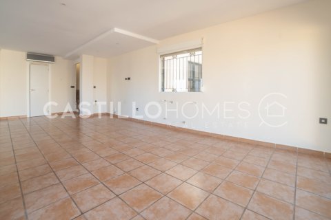 Villa for sale in Villamartin, Alicante, Spain 4 bedrooms, 195 sq.m. No. 143802 - photo 4