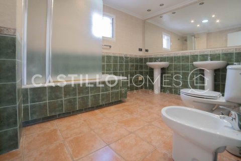 Villa for sale in Villamartin, Alicante, Spain 4 bedrooms, 195 sq.m. No. 143802 - photo 23