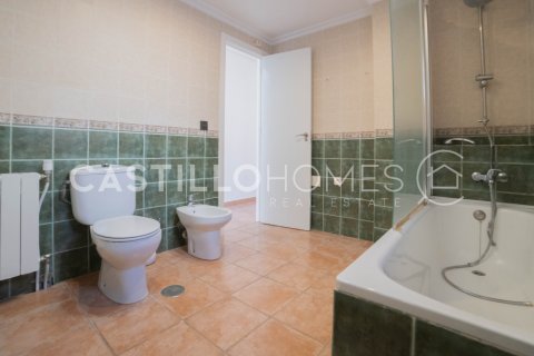 Villa for sale in Villamartin, Alicante, Spain 4 bedrooms, 195 sq.m. No. 143802 - photo 25