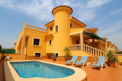 Villa for sale in Algorfa, Alicante, Spain 5 bedrooms, 151 sq.m. No. 143799 - photo 1