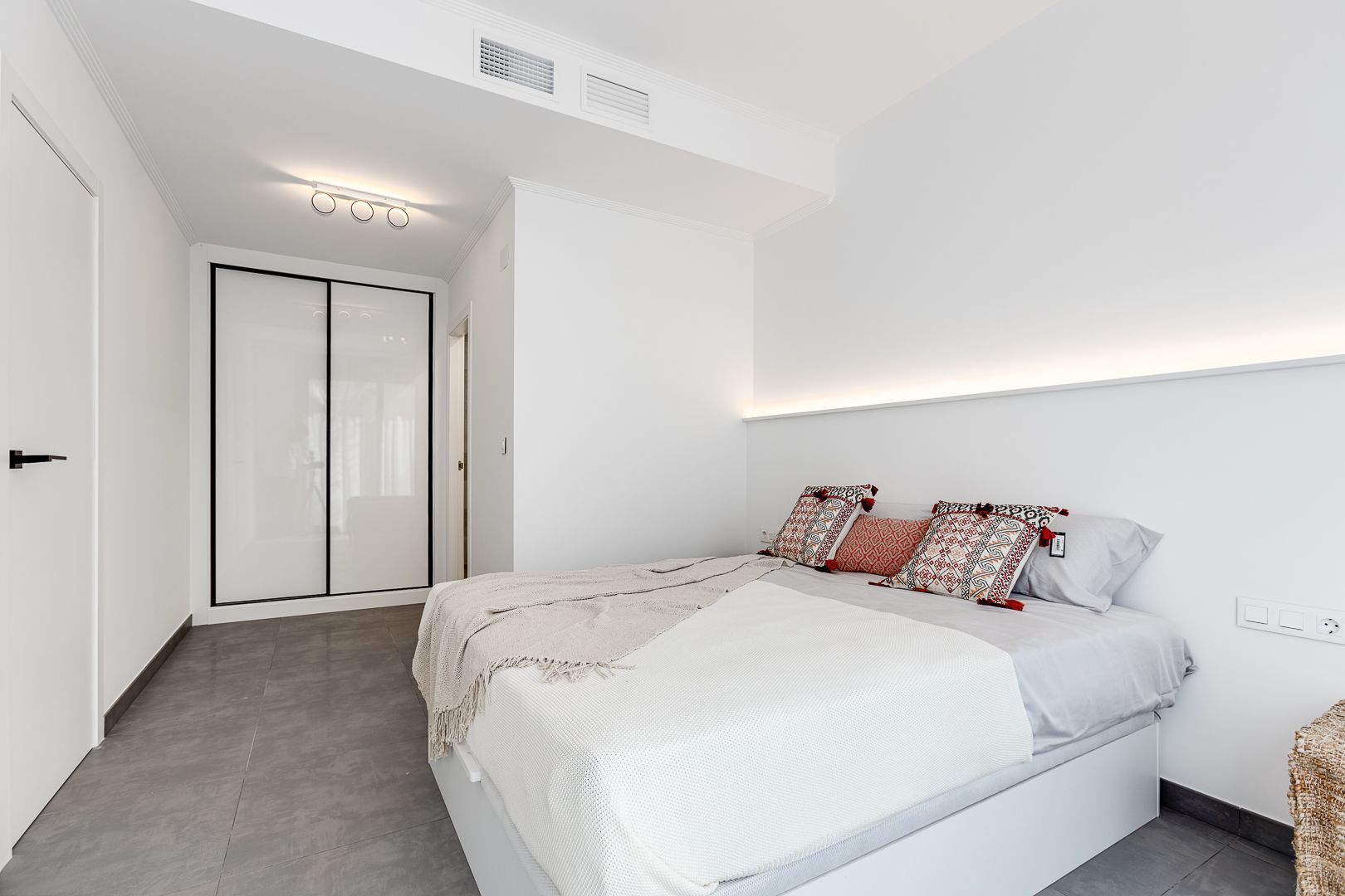 House in Torrevieja, Alicante, Spanien 4 Schlafzimmer, 210 m2 Nr. 95739