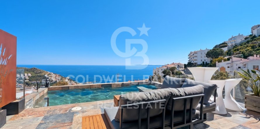 Вилла в Розы, Герона, Испания 3 спальни, 256м2 №158869