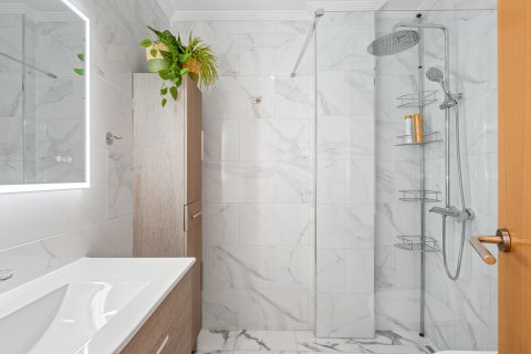 Huoneisto myytävänä Torrevieja, Alicante, Espanja, 2 makuuhuonetta, 66 m2 No. 161711 - kuva 10