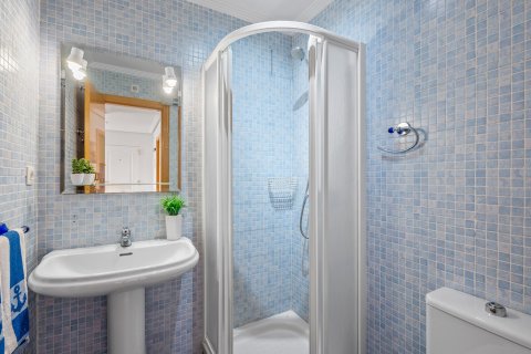 Huoneisto myytävänä Torrevieja, Alicante, Espanja, 2 makuuhuonetta, 66 m2 No. 161711 - kuva 13