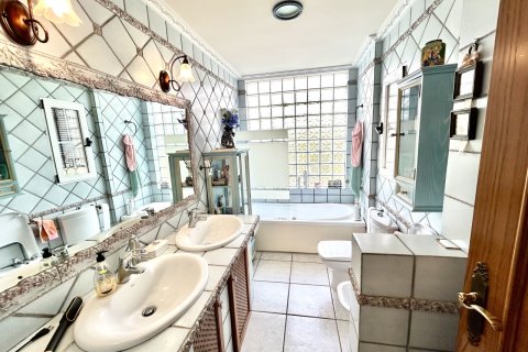 Villa till salu i La Mata, Alicante, Spanien 6 sovrum, 440 kvm. Nr. 161709 - foto 17