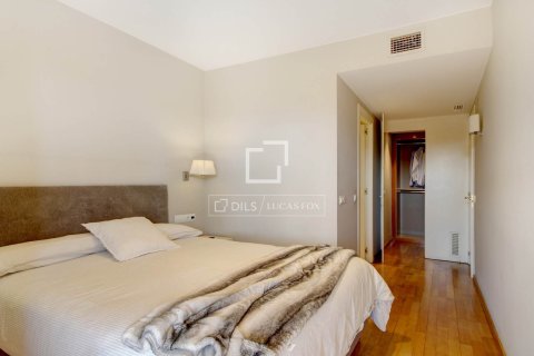 Apartment for sale in Sant Just Desvern, Barcelona, Spain 3 bedrooms, 133 sq.m. No. 164343 - photo 15