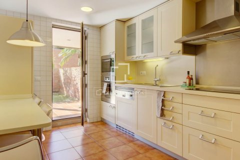 Apartment for sale in Sant Just Desvern, Barcelona, Spain 3 bedrooms, 133 sq.m. No. 164343 - photo 12