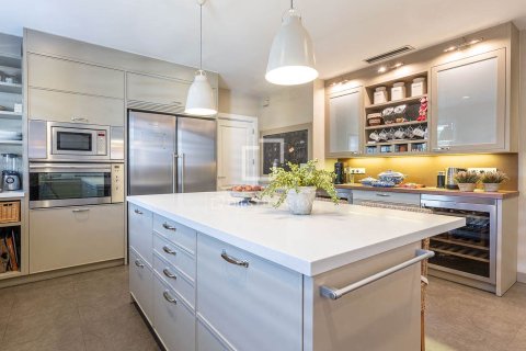 Huoneisto myytävänä Barcelona, Espanja, 6 makuuhuonetta, 479 m2 No. 164340 - kuva 10