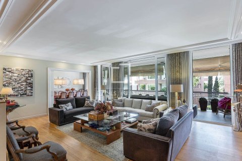 Huoneisto myytävänä Barcelona, Espanja, 6 makuuhuonetta, 479 m2 No. 164340 - kuva 1