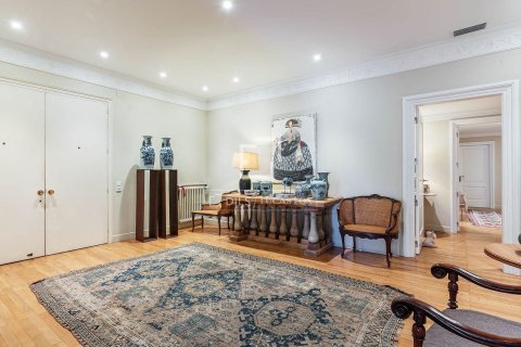 Huoneisto myytävänä Barcelona, Espanja, 6 makuuhuonetta, 479 m2 No. 164340 - kuva 18