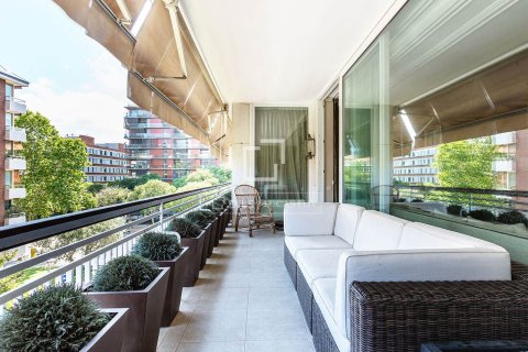 Huoneisto myytävänä Barcelona, Espanja, 6 makuuhuonetta, 479 m2 No. 164340 - kuva 2